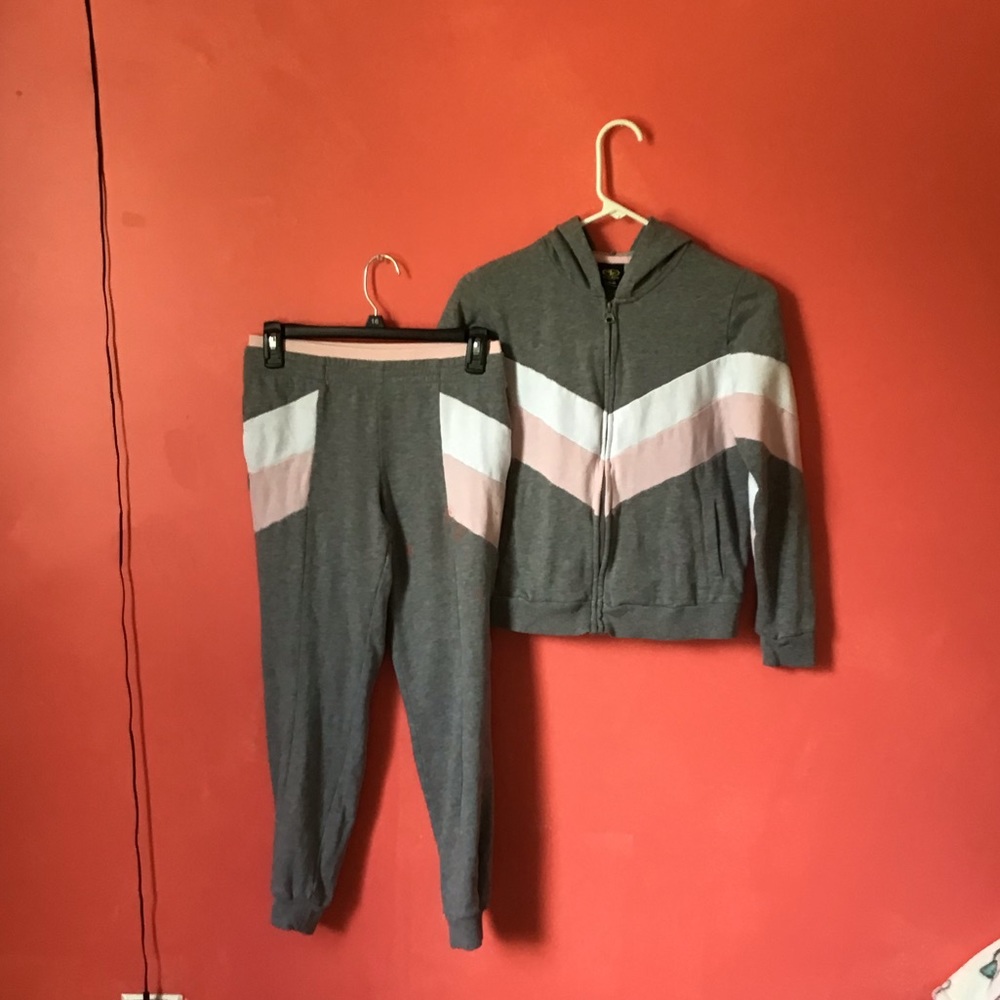 Athletic works sets - Picture 2 of 3
